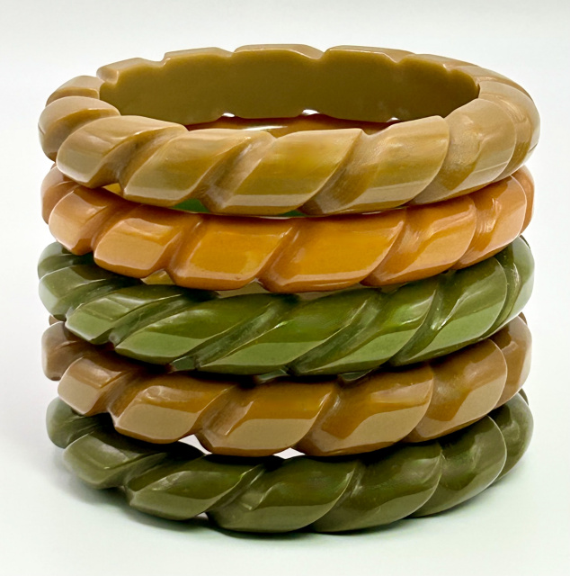 BB66 rope carved bakelite bangle